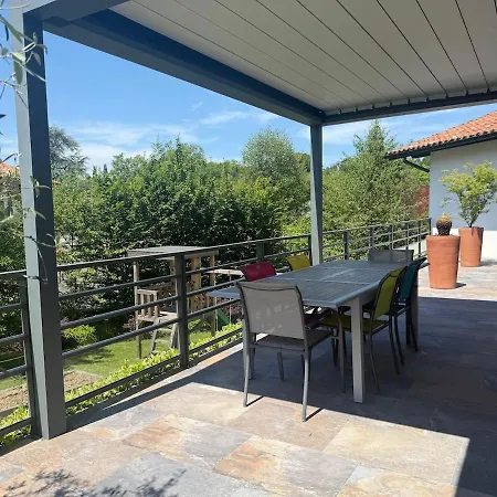 Vila Maison Individuelle Contemporaine Avec Piscine