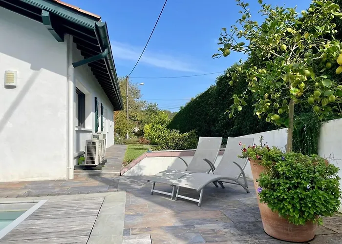 Maison Individuelle Contemporaine Avec Piscine Villa *