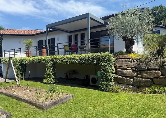 Maison Individuelle Contemporaine Avec Piscine *